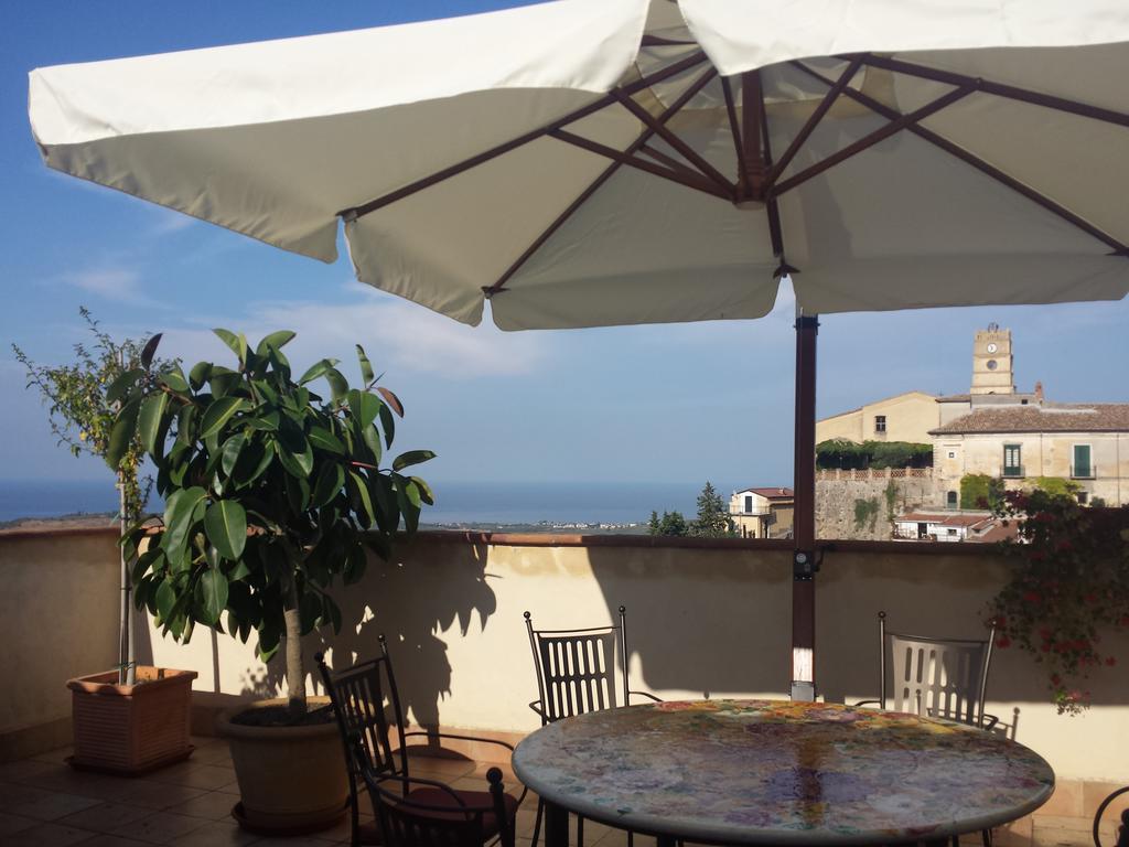 Bed and Breakfast Palazzo Madeo - Residenza D'Epoca Crosia Exterior foto